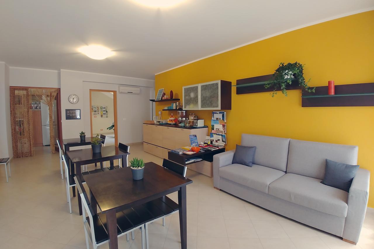 Bed & Breakfast Tiziana 卡斯泰拉马莱 外观 照片